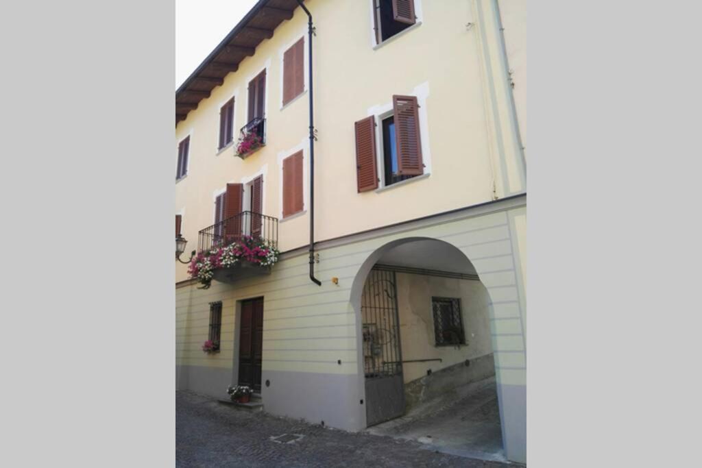 Ex Ostu Impero: Vino, Tartufo Ed Ospitalita Apartment La Morra Exterior foto