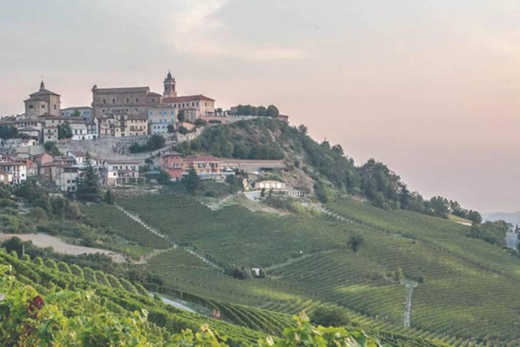 Ex Ostu Impero: Vino, Tartufo Ed Ospitalita Apartment La Morra Exterior foto
